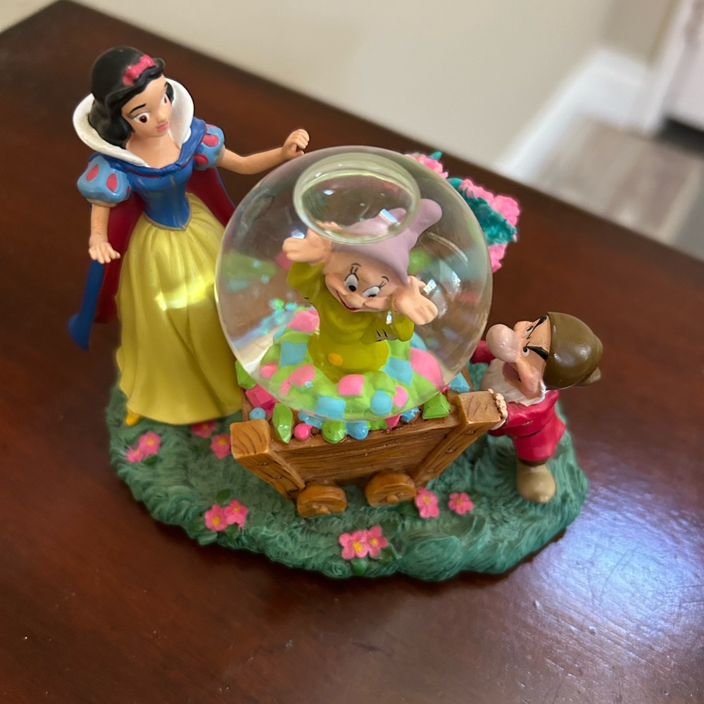Disney Store Exclusive Snow White Globe